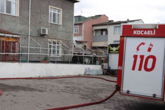 Hurdacı dükkanında yangın! Vatandaş SEDAŞ'ı suçladı