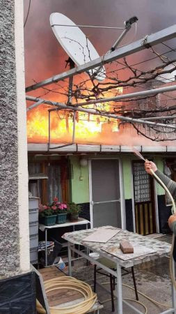 Hurdacı dükkanında yangın! Vatandaş SEDAŞ'ı suçladı