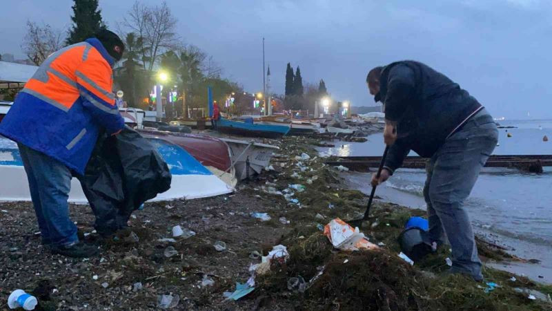 Fırtınanın ardından deniz kenarı çöplüğe döndü