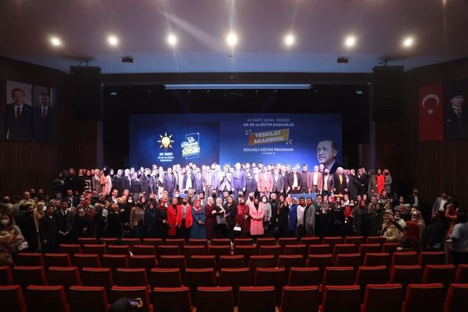 AKP Kocaeli’den teşkilata 10 başlıkta eğitim!