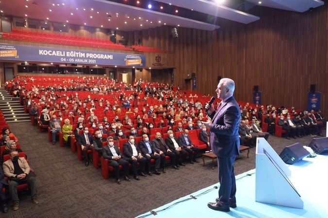 AKP Kocaeli’den teşkilata 10 başlıkta eğitim!