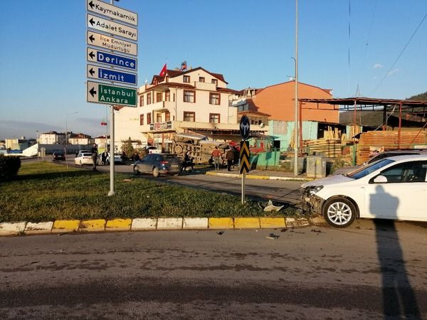 Hastaneye yetişmek isterken kaza yaptı