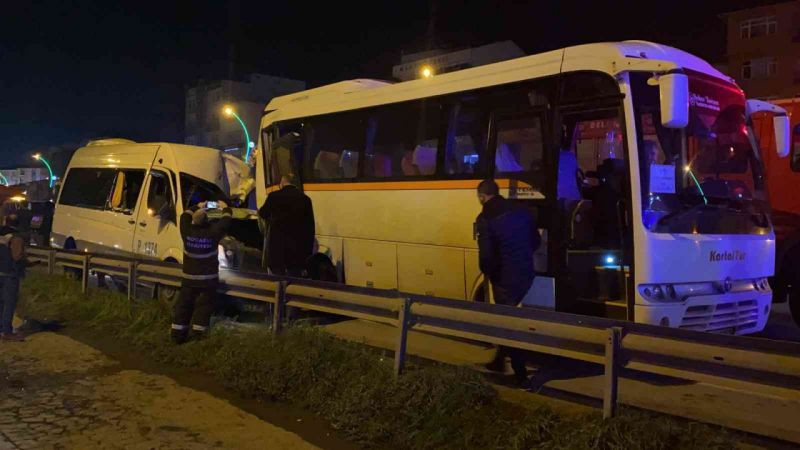 D-100’de feci kaza! 10 yaralı var