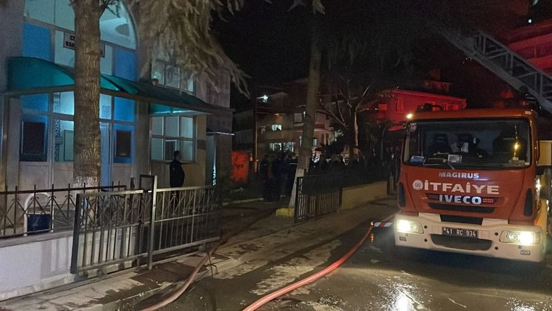 Elektrikli sobadan çıkan yangında cami kullanılamaz hale geldi