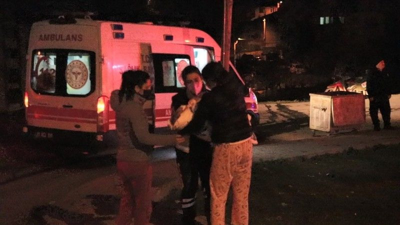 İzmit'te yangın, 2'si bebek, 14 kişi mahsur kaldı