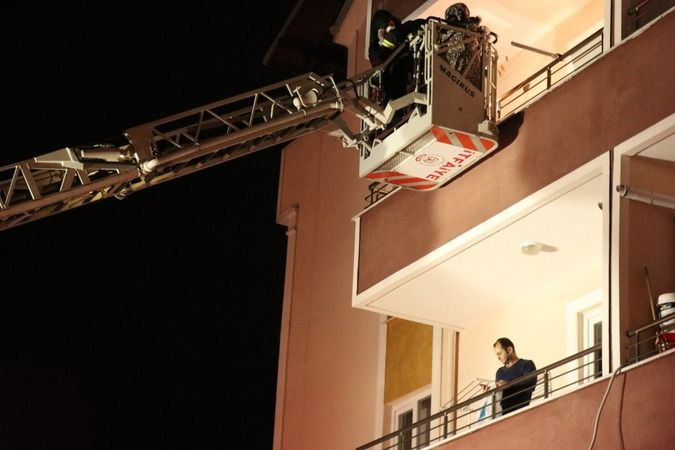 İzmit'te yangın, 2'si bebek, 14 kişi mahsur kaldı
