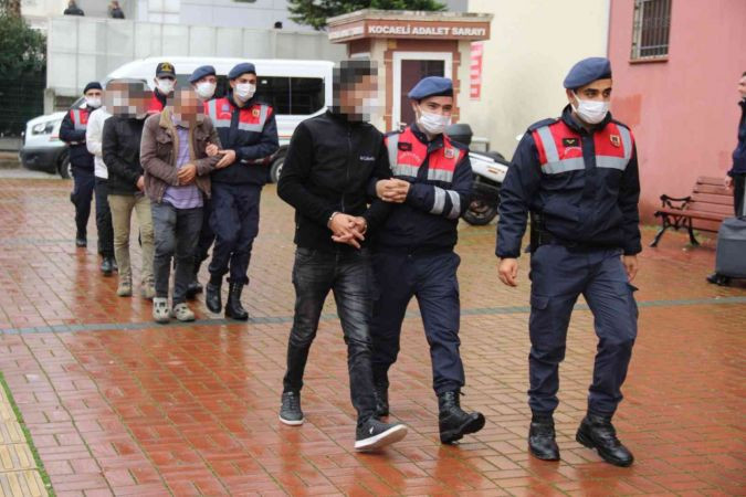 Kablo hırsızları suçüstü yakalandı