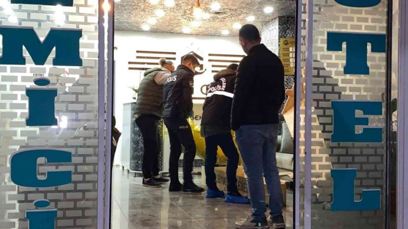 Katili annesi ele verdi