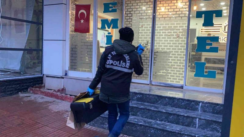 Katili annesi ele verdi