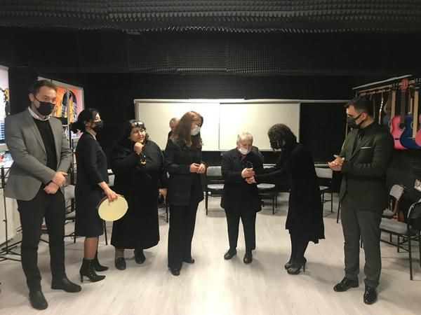Okula gelsinler diye müzik sınıfı açtılar