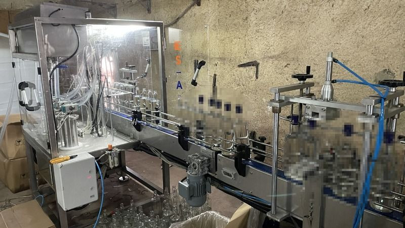 Vatandaşı zehirleyeceklerdi! 3 ton kaçak içki yakalandı