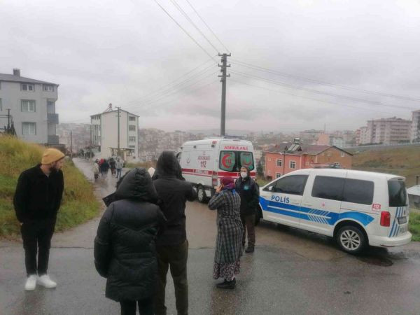 Devrilen soba evi yaktı: 2 yaralı