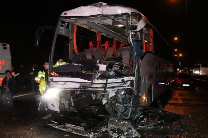Efe Tur otobüsü kaza yaptı : 2’si ağır 20 yaralı var!