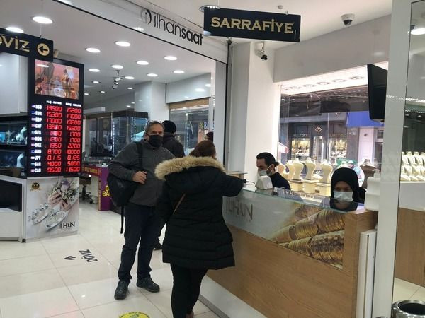 Kocaelililer döviz bürolarına KOŞTU!
