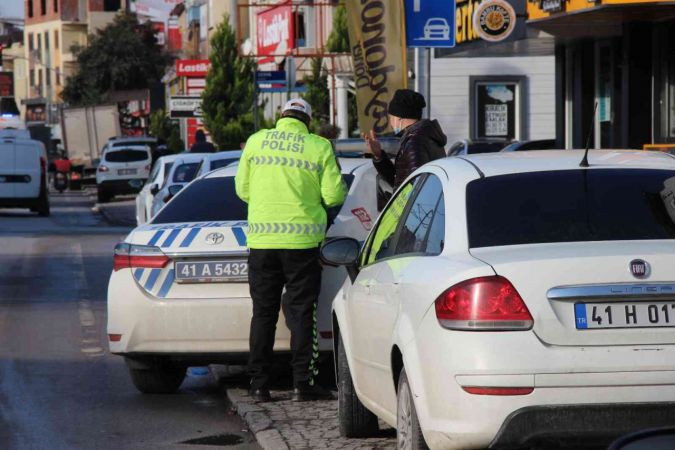Karşıdan karşıya geçerken otomobil çarptı
