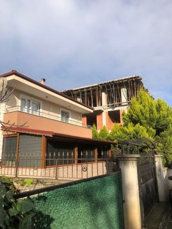 Güneşimizi kestiler, binamız çatladı, bahçemiz çöktü… Belediyeye İSYAN!