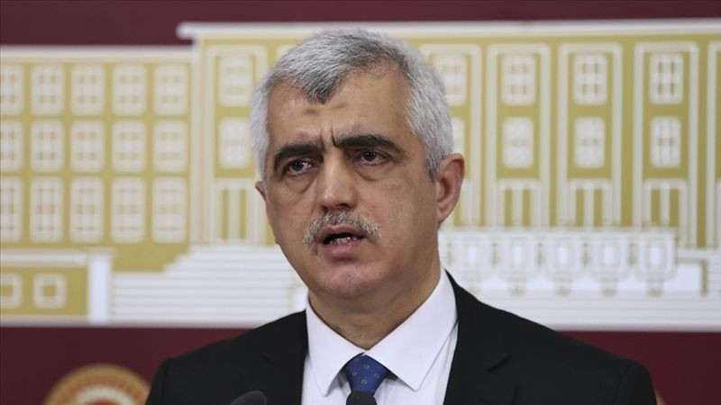 Ünlü’nün peşini bırakmıyor!