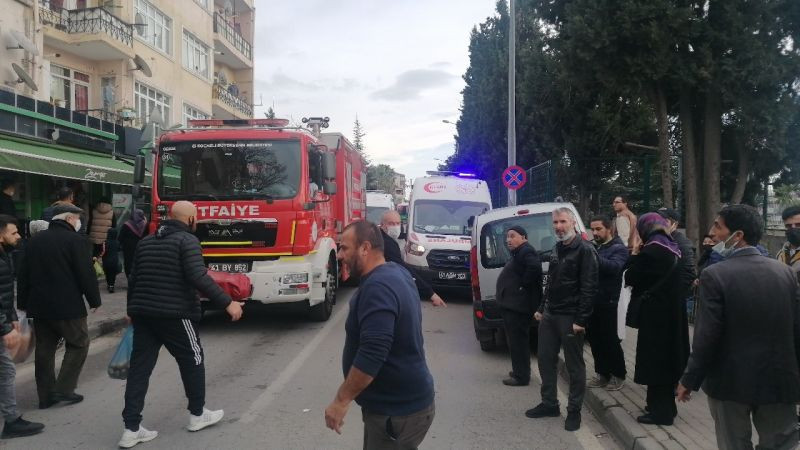 3 kişinin otobüsün altında sıkıştığı kaza anı güvenlik kameralarına böyle yansıdı