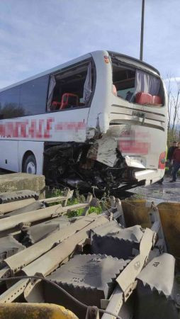 Sakarya TEM Otoyolunda kaza, çok sayıda yaralı var