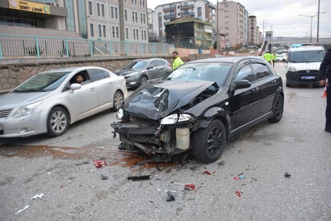 Kocaeli'de zincirleme kaza: 3 yaralı