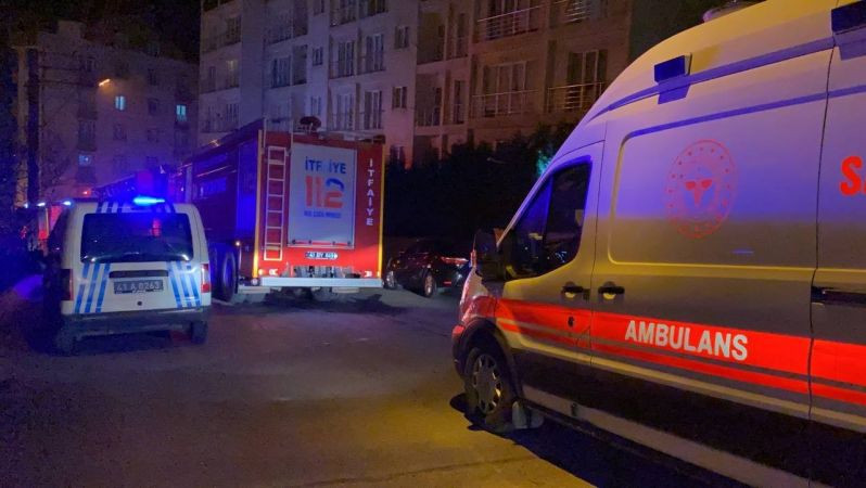 Binanın giriş katında çıkan yangın korkuttu
