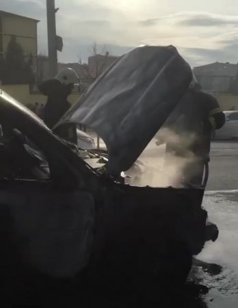 Seyir halindeki cip alev alev yandı
