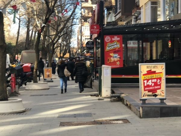 Güzel havayı gören sokağa çıktı