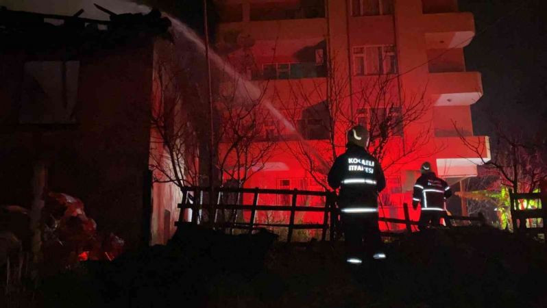 Çöp evde alevler yeniden yükseldi