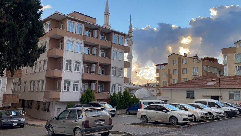 Beşinci kattan düşen kadın hayatını kaybetti