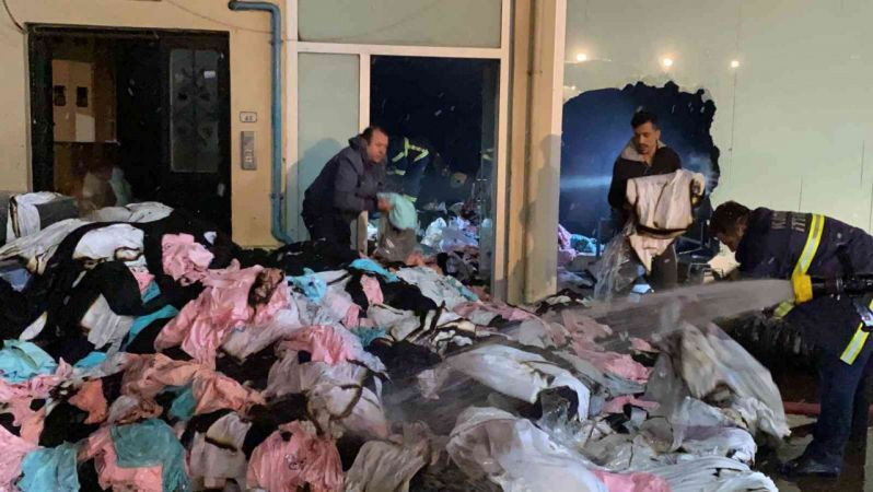 Kumaş deposunda korkutan yangın!