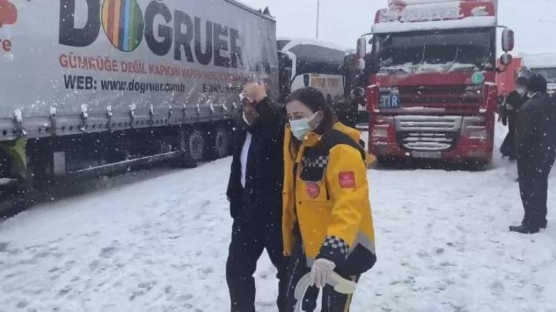 TEM Otoyolu’nda çok sayıda araç birbirine girdi