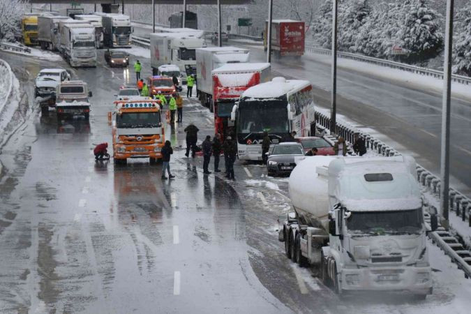 TEM’de 13 araçlı zincirleme kaza: 2 yaralı