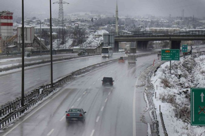 TEM’de 13 araçlı zincirleme kaza: 2 yaralı