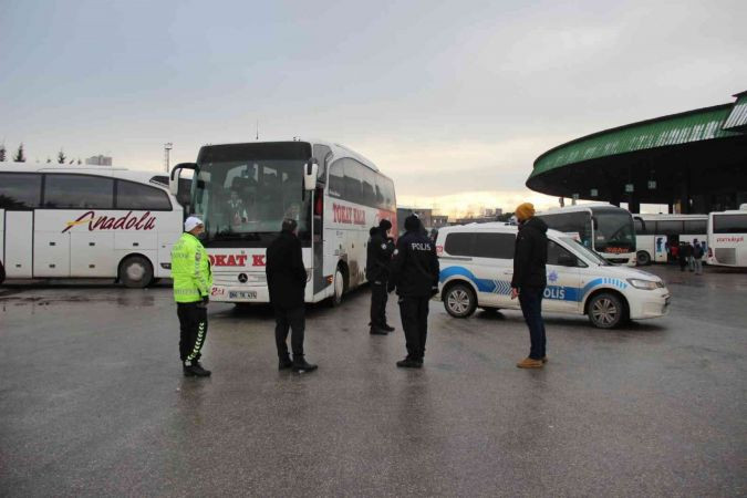 İstanbul’a girişler yasaklanınca otogarda yoğunluk oluştu!