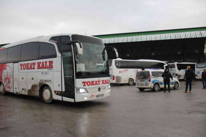 İstanbul’a girişler yasaklanınca otogarda yoğunluk oluştu!
