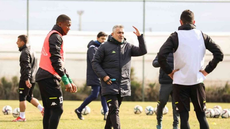 Kocaelispor’da Mehmet Altıparmak sahaya indi