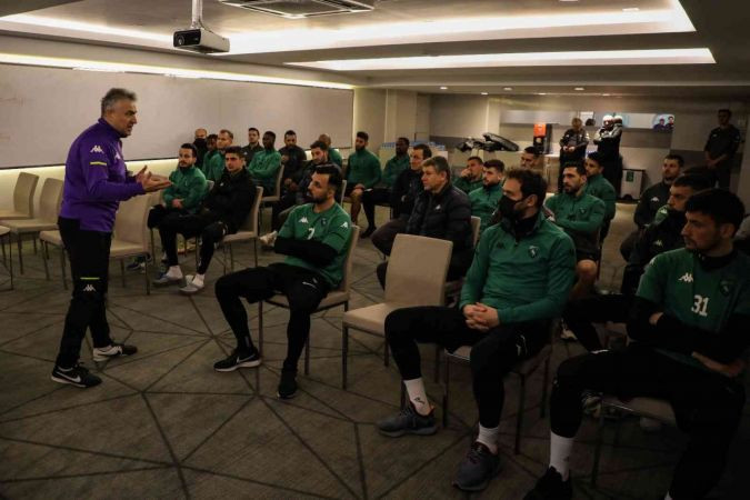 Kocaelispor’da Mehmet Altıparmak sahaya indi