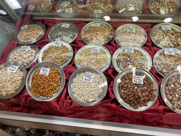 Satış yapamayan esnaf gram fiyatı yazıyor!