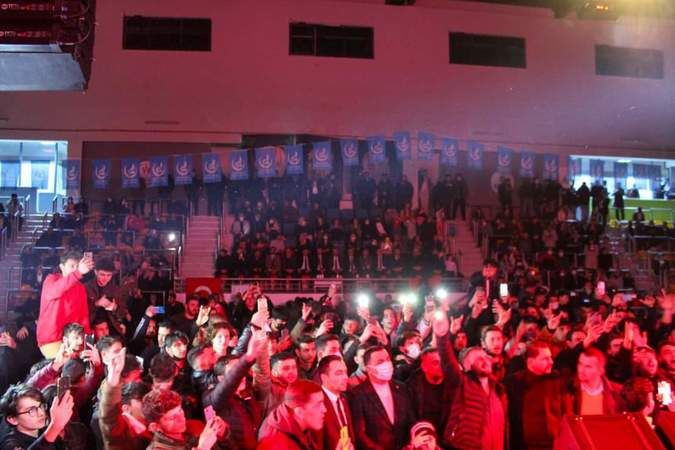 Sancaklı konserde konuştu: Gençlere saldırı var