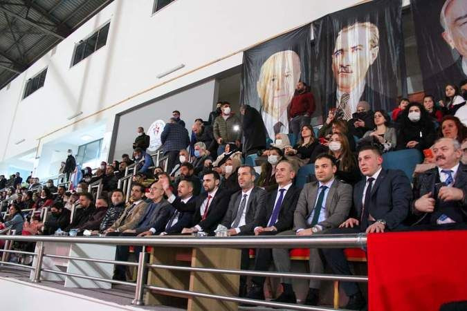 Sancaklı konserde konuştu: Gençlere saldırı var
