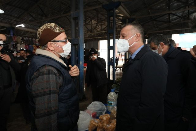 Çarşı pazar gezdi fiyatlardan bahsetmedi