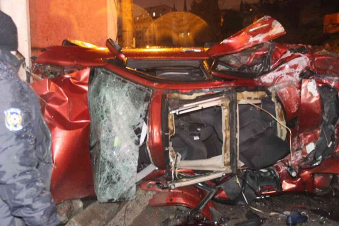 İzmit'te feci kaza: Anne-baba öldü, kızları ağır yaralandı