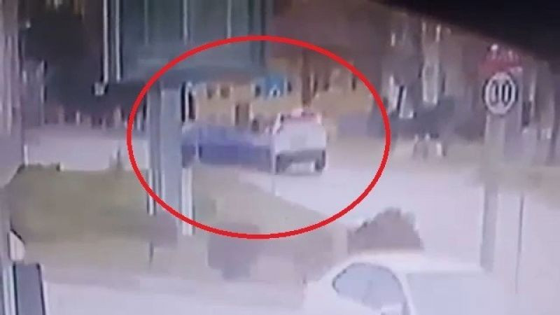 4 Kişinin yaralandığı kaza anı kamerada