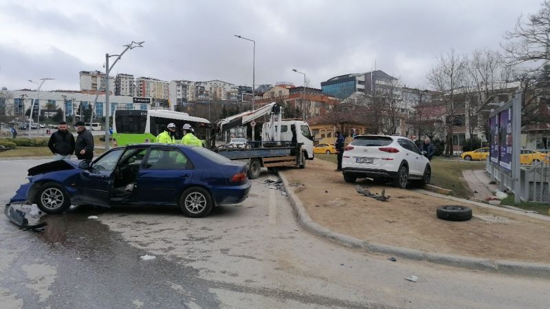 4 Kişinin yaralandığı kaza anı kamerada