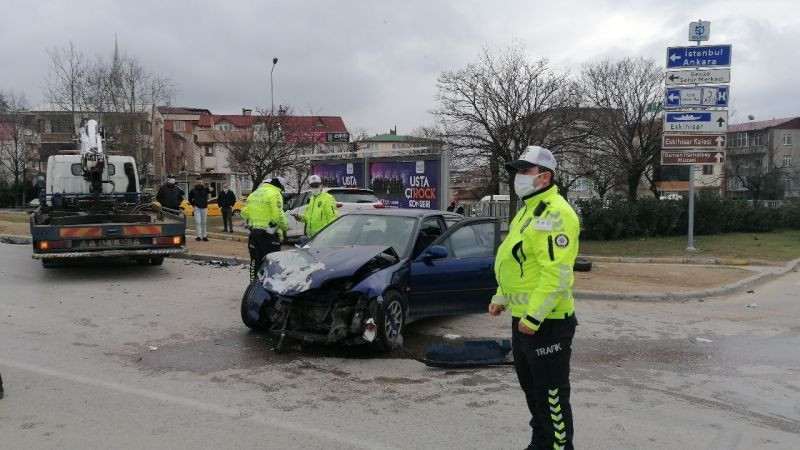 4 Kişinin yaralandığı kaza anı kamerada