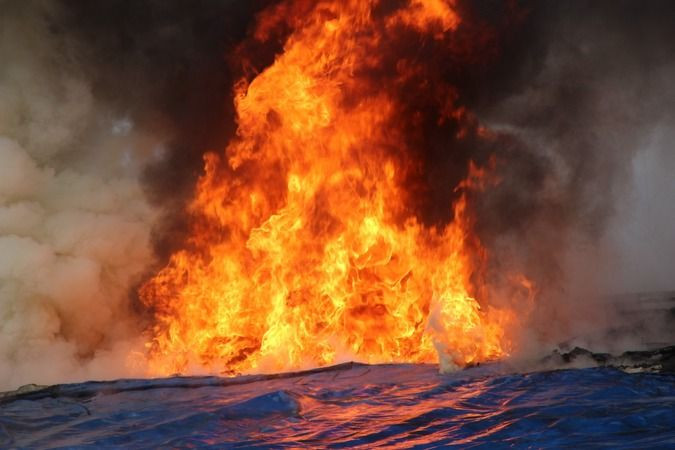 Üstlerine yürüdüler: Siz söndürün biz yakacağız!