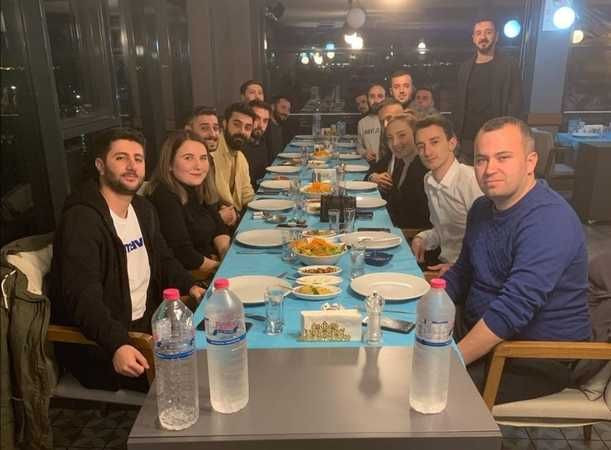 CHP’li gençler Kılıçdaroğlu’nu takmadı! İkinci yıllarında böyle kadeh tokuşturdular