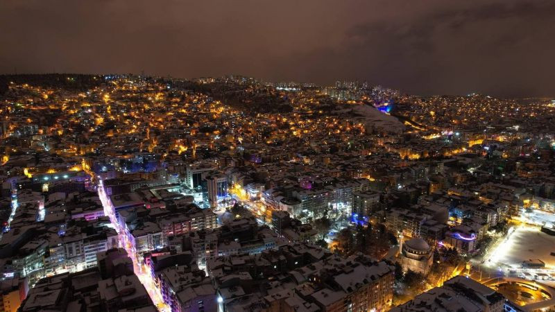Şehrin ışıkları kar ile birleşti, ortaya bu manzaralar çıktı