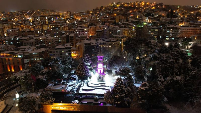 Şehrin ışıkları kar ile birleşti, ortaya bu manzaralar çıktı
