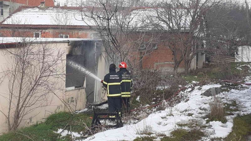 Metruk bina alevlere teslim oldu